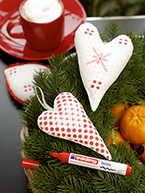Hart versierd met textiel marker van edding
